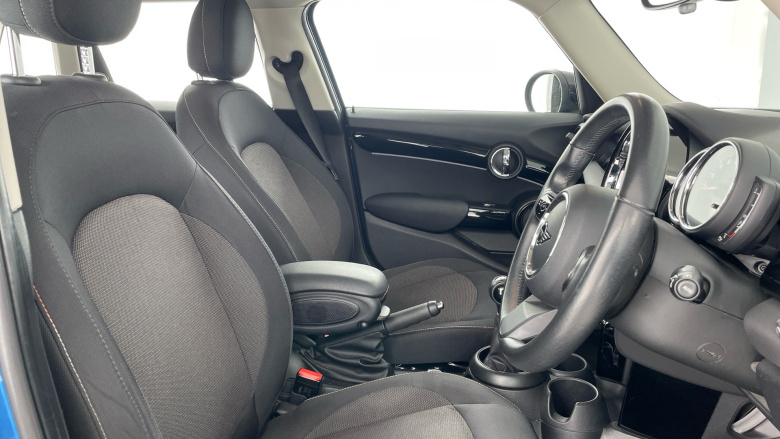 MINI Hatchback 1.5 Cooper Classic 5dr Petrol Hatchback